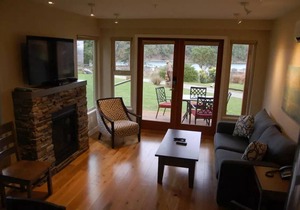 Two Bedroom Oceanfront Villa - Accessible - Mayne Island Resort