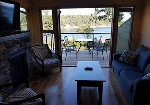 Two Bedroom Oceanfront Villa - Accessible - Mayne Island Resort