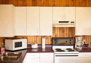 Unit 1 - Bay view duplex cottage near coffee shops, restaurants and beach