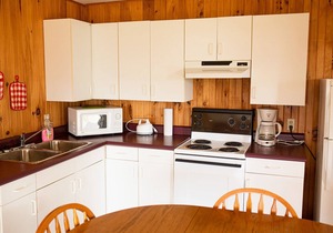 Unit 1 - Bay view duplex cottage near coffee shops, restaurants and beach