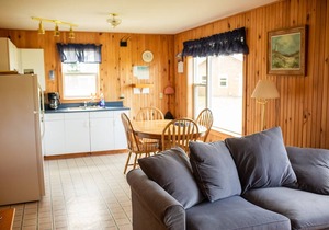 Unit 3 - Bay view cottage, near coffee shops, restaurants and beach