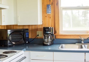 Unit 3 - Bay view cottage, near coffee shops, restaurants and beach