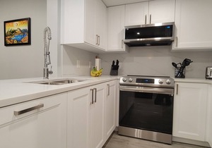 Updated Stoney Creek Condo in Whistler Village. Great Pool & Hot Tub Area.