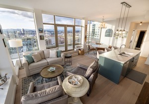 Victoria's SEA-Cret-Stunning Olympic and Inner Harbour Views from 450 sq ft Balcony