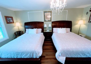 Victorian Room - Patio, Patio, Downtown