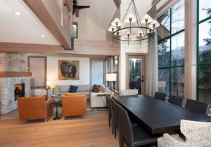 Walk to Village! Upscale Home w/Hot Tub,BBQ,Garage