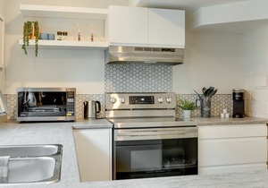 Walnut St. Suite in the heart of Fernwood