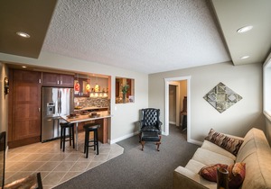 Warm &Cozy Newly Furnished Suite near Downtown&WEM