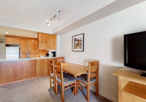 Warm studio near the lifts with jetted tub & gym