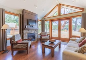 Waterfront Cottage - Mayne Island Resort