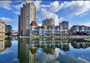 Waterfront, Lake View, 2 Bedroom, 2Bath Condo on 9th floor