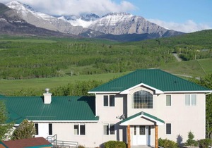 Waterton Country Villas- A & C units! Sleeps 26