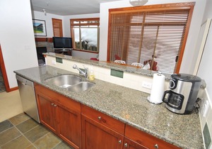 Whistler Getaway with Mountain Views – Ski & Bike from Your Door
