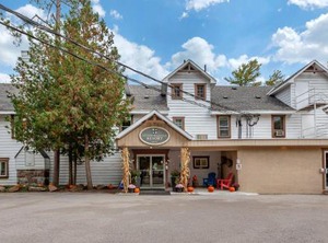 Bayview Wildwood Resort Hotel | Port Stanton