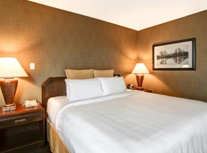 Chateau Lacombe Hotel | Downtown Edmonton