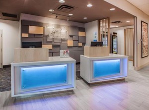 Holiday Inn Express Suites Aurora Ihg Hotel | Aurora