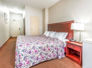 Howard Johnson | Sunnyside
