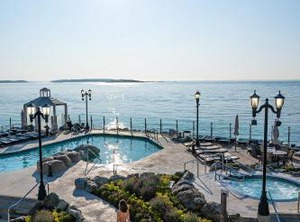 Oak Bay Beach Hotel | South Oak Bay