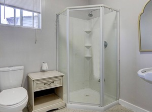 Rice Bedrooms Waterfront Cottage | Roseneath