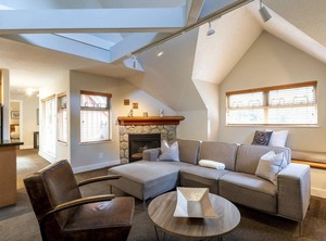 Peak Lodge Whistler | Whistler Creekside