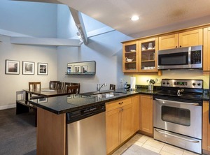 Peak Lodge Whistler | Whistler Creekside