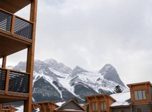 Spring Creek White Spruce Lodge Den | Canmore