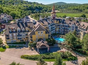 Tour Voyageurs | Mont-Tremblant Pedestrian Village