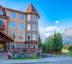 Falcon Crest Lodge 