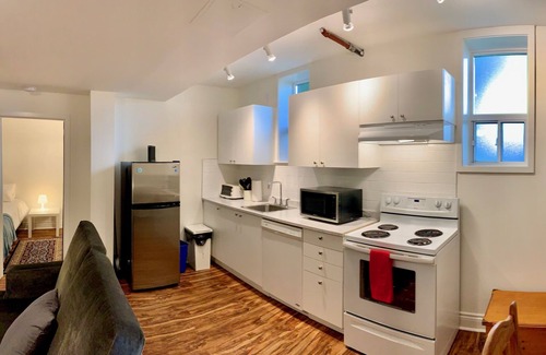 High Park North Apartment | 1 Bedroom North of High park & near Keele Subway Station