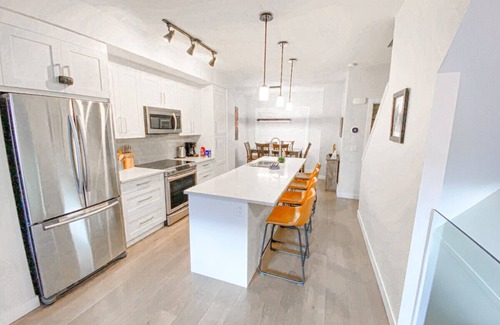 Canmore Apartment | 109 - 1106 Bow Valley Trail · Panoramic Mountain View Townhome w/AC