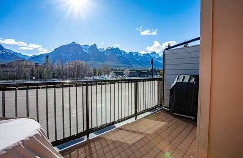 Canmore Apartment | 109 - 1106 Bow Valley Trail · Panoramic Mountain View Townhome w/AC