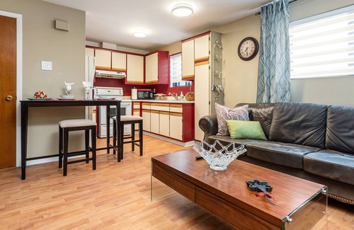 Ahuntsic-Cartierville Apartment | 1100 - CHIC DESIGNER LOVELY BEAUTIFUL COZY FLAT 1BDR