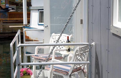 Inner Harbour Bed & Breakfast | 111 m² Bed and breakfast ∙ 2 bedrooms ∙ 6 guests