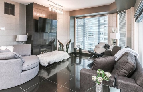North End Apartment | #1201 Premium Executive 3 Bed Lakeview Suite