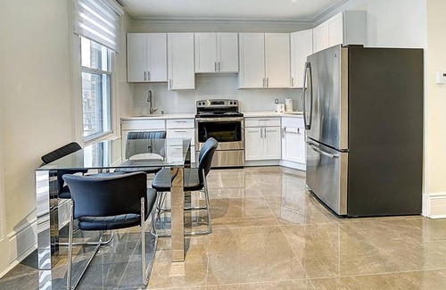 Outremont Apartment | #13 · Luxury Business suite! Outremont