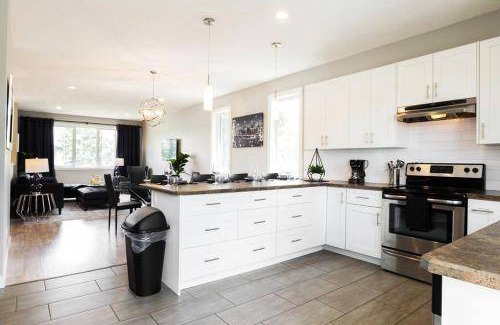 Jasper Place Apartment | 130 m² Apartment ∙ 4 bedrooms ∙ 11 guests