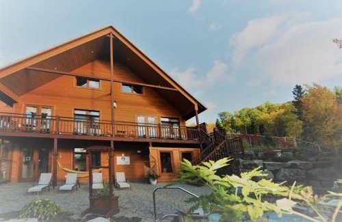 L'Anse-Saint-Jean Hostel | 130 m² Hostel ∙ 3 bedrooms ∙ 8 guests
