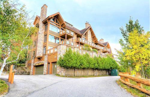 Mont-Tremblant Pedestrian Village Apartment | 130 m² Serviced apartment ∙ 2 bedrooms ∙ 6 guests