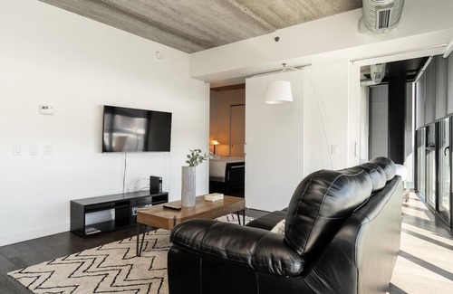 Downtown Winnipeg Condo | (1304)Downtown Glasshouse Radiant 2BR 1BATH + Fast WiFi (311)