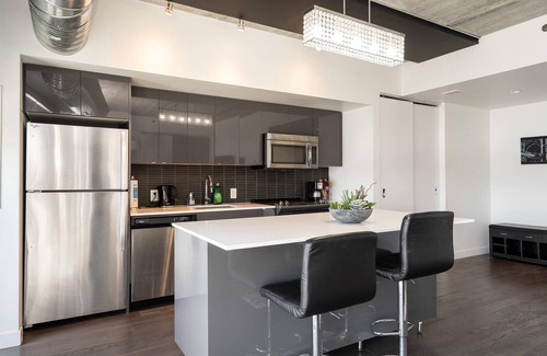 Downtown Winnipeg Condo | (1304)Downtown Glasshouse Radiant 2BR 1BATH + Fast WiFi (311)