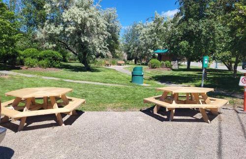 East Kootenay Hostel | 139 m² Hostel ∙ 2 guests