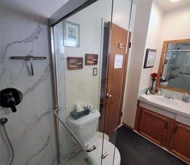 West Edmonton Bed & Breakfast | 14 m² Bed and breakfast ∙ 2 guests