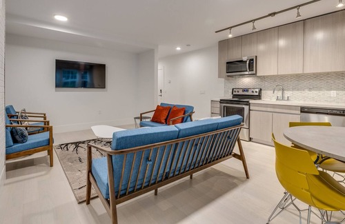 West End Apartment | 1425 Haro St - 3 Bedrooms - Downtown Vancouver