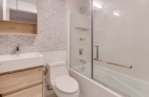 West End Apartment | 1425 Haro St - 3 Bedrooms - Downtown Vancouver