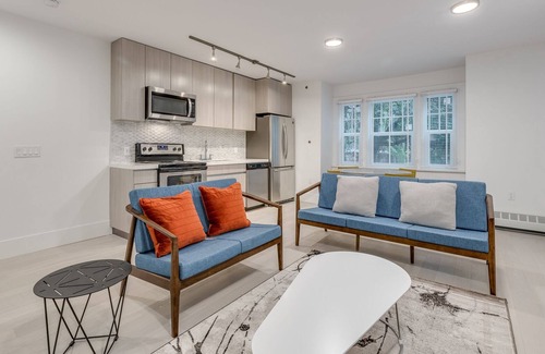 West End Apartment | 1425 Haro St - 3 Bedrooms - Downtown Vancouver