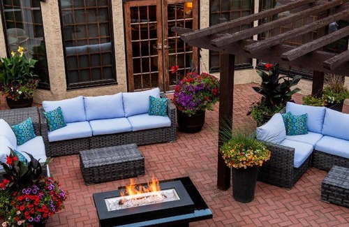 Red Deer Hotel | 152 m² Hotel ∙ 2 bedrooms ∙ 127 guests