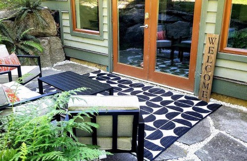West Vancouver Bed & Breakfast | 158 m² Bed and breakfast ∙ 2 bedrooms ∙ 6 guests