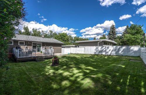 Southwest Calgary Bed & Breakfast | 181 m² Bed and breakfast ∙ 4 bedrooms ∙ 13 guests