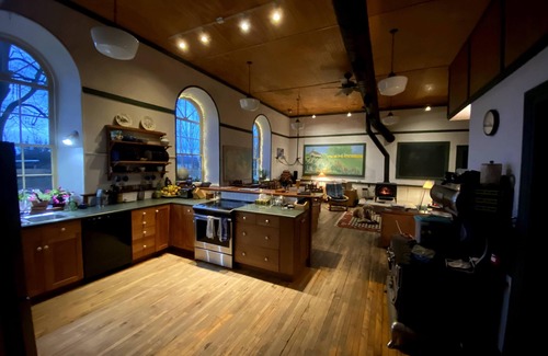 Grey Highlands House | 1870's stone schoolhouse close to hiking and skiing