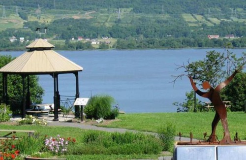Chateau-Richer Bed & Breakfast | 192 m² Bed and breakfast ∙ 6 bedrooms ∙ 15 guests
